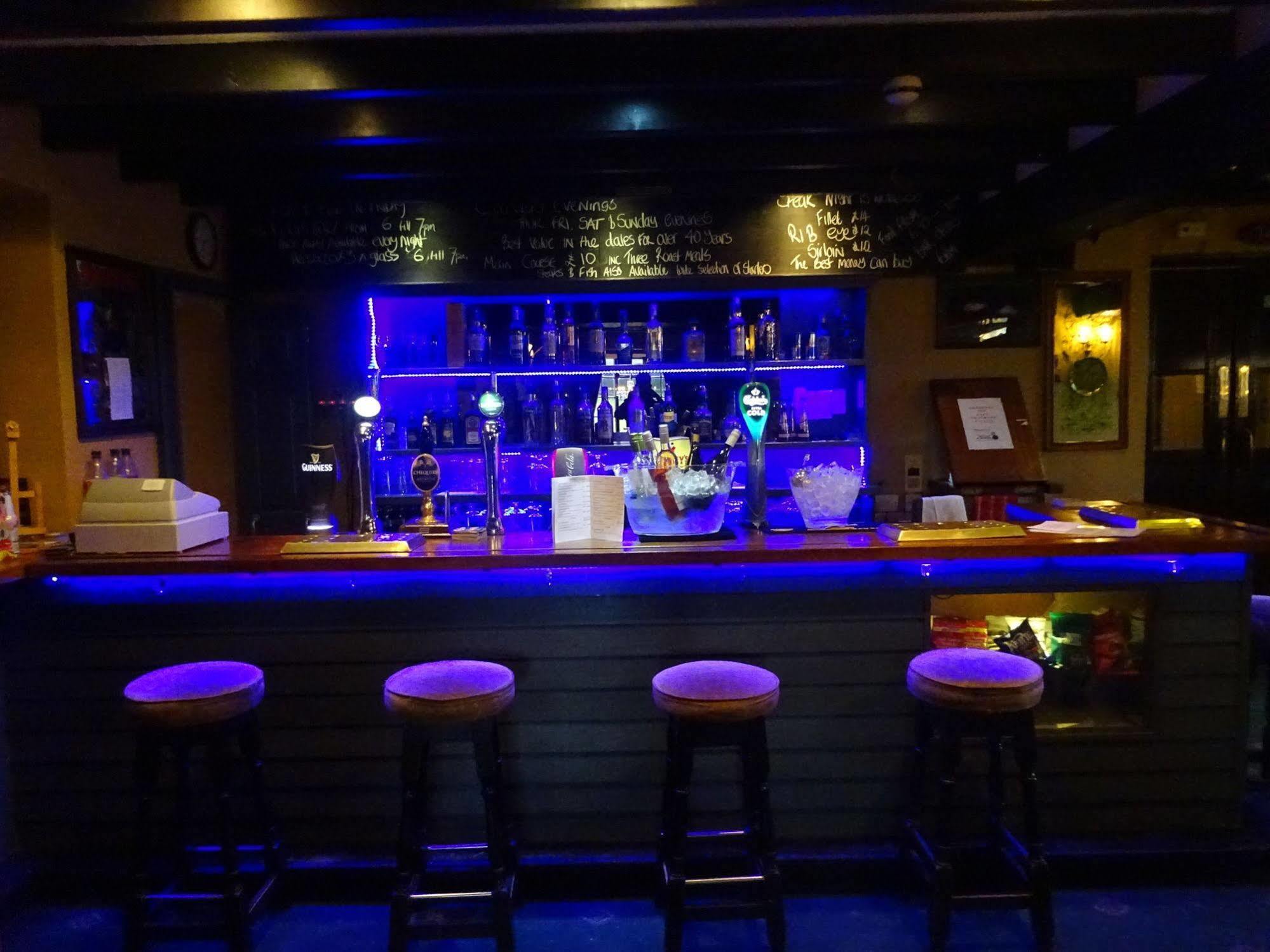 Chequers Inn Χαρογκέιτ Εξωτερικό φωτογραφία
